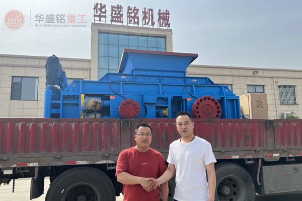 華(hua)盛(sheng)銘(ming)液(ye)壓對輥(gun)製(zhi)砂(sha)機