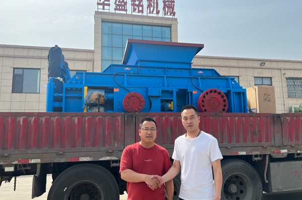 河(he)南客戶(hu)試(shi)機后(hou)決定(ding)投(tou)産液(ye)壓(ya)對輥(gun)機(ji)