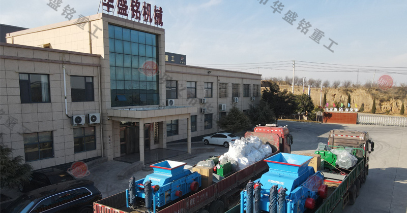 砂石(shi)料廠使(shi)用(yong)的破(po)碎(sui)機有哪些(xie)？對輥(gun)破(po)如何(he)選(xuan)型(xing)？