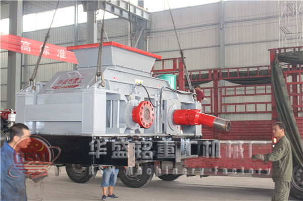 雙(shuang)齒(chi)輥(gun)破碎(sui)機(ji)現(xian)場(chang)圖(tu)