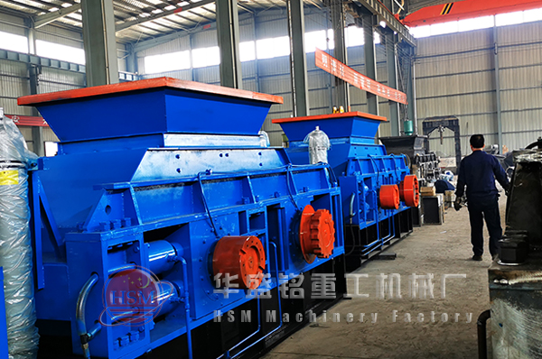 雙(shuang)齒(chi)輥破碎機(ji)圖(tu)片