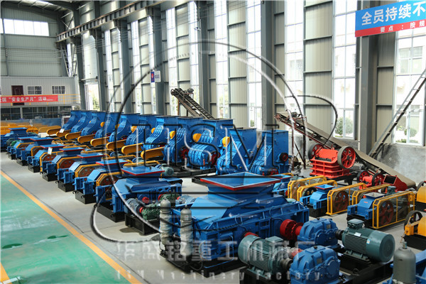 對(dui)輥(gun)破碎(sui)機(ji)圖片(pian)
